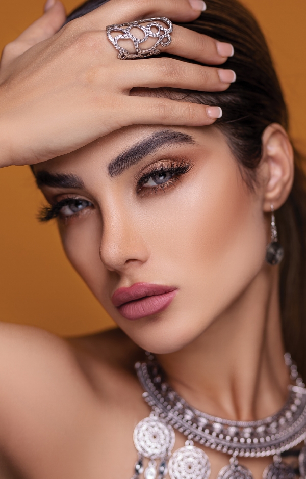 GET THE LOOK
Glam Look Make-up