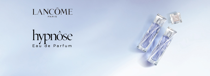 Lancôme Hypnôse Das Lancôme Hypnôse Eau de Toilette (EdT) 50 ml ist die frische und leichte Variante des verführerischen Duftes Hypnôse. Der Duft einer Frau, die ihren ganzen Charme einsetzt, um den Mann zu faszinieren, den sie liebt. Die herrlich florientale Komposition verführt mit einem Akkord aus Holznoten und Vanille, der von geeister Passionsfrucht und Vetivier zum Strahlen gebracht wird. Auch das leichte Eau de Toilette präsentiert sich in einem aussergewöhnlich luxuriösen Flakon. Mit seiner gewagten Form eines gedrehten Kristallturms und seinen schlichten, modernen Linien ist er eine feminine und schlanke Neuinterpretation des Magie-Flakons aus dem Jahre 1950.