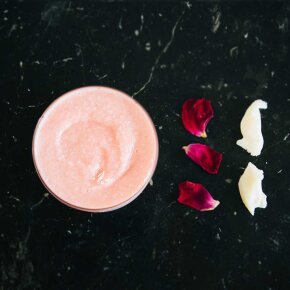 I Want You Naked Balance Scrub Körperpeeling Rose & Johanniskraut-Öl 200 ml