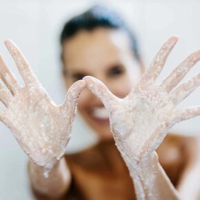 I Want You Naked Balance Scrub Körperpeeling Rose & Johanniskraut-Öl 200 ml