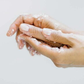 I Want You Naked Balance Scrub Körperpeeling Rose & Johanniskraut-Öl 200 ml