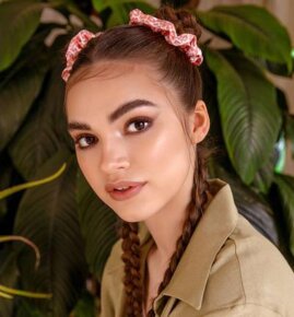 Invisibobble Urban Safari Sprunchie Dressed like a Cheetah