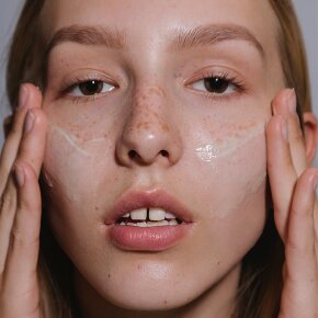 MÁDARA Organic Skincare Acne Hydra-Derm Ausgleichendes Fluid 40 ml