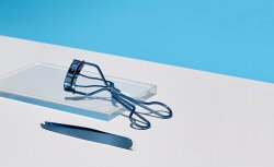 Tweezerman Slant Tweezer Bell Bottom Blue 1 Stk.