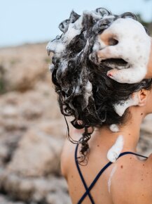 NUI Cosmetics Moisture and Shine Shampoo 250 ml