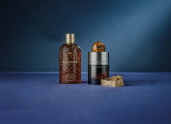 Molton Brown Mesmerising Oudh Accord Three Wick Candle 600 g/ 3 Docht