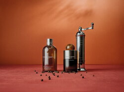 Molton Brown Re-Charge Black Pepper Bath & Shower Gel Refill 400 ml