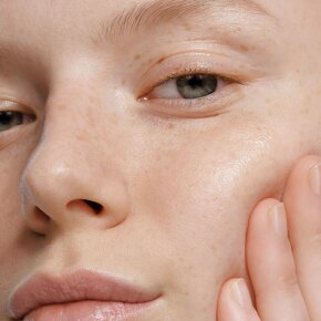 MÁDARA Botanic Niacinamide Alternative 5-in-1 Serum 30 ml