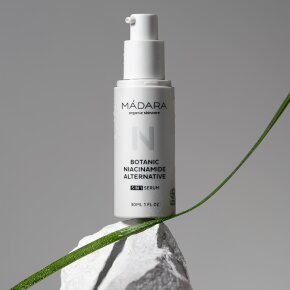 MÁDARA Botanic Niacinamide Alternative 5-in-1 Serum 30 ml