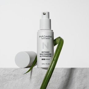 MÁDARA Botanic Niacinamide Alternative 5-in-1 Serum 30 ml