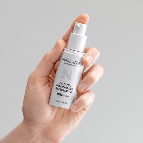 MÁDARA Botanic Niacinamide Alternative 5-in-1 Serum 30 ml