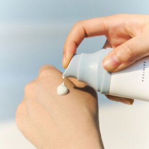 SKIN1004 Centella Hyalu-Cica Water-Fit Sun Serum 50 ml