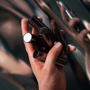 M&aacute;dara Dazzle Nights Satin Shine Lippenstift 504 Dominance 3,8g