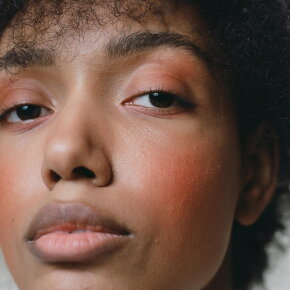 MÁDARA Magnetic Blush Mineral Cheek Blusher 6 g #1 Fierce Flame