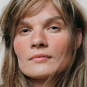 MÁDARA Magnetic Blush Mineral Cheek Blusher 6 g #1 Fierce Flame